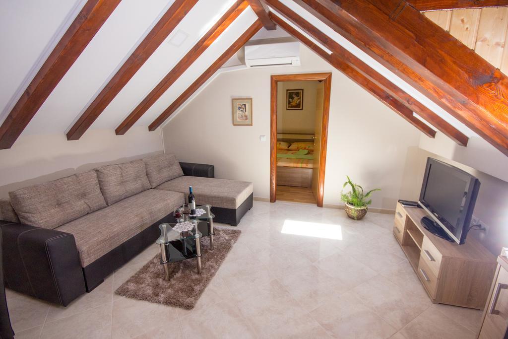 Apartment Niko Kastel Stari Kaštela الغرفة الصورة