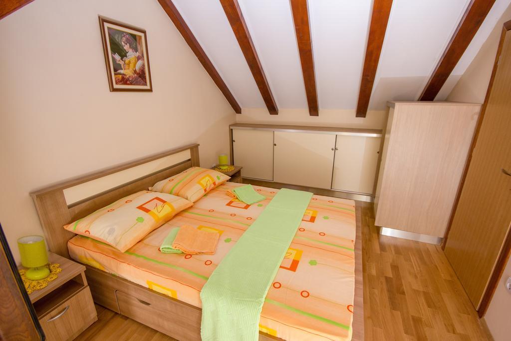 Apartment Niko Kastel Stari Kaštela الغرفة الصورة